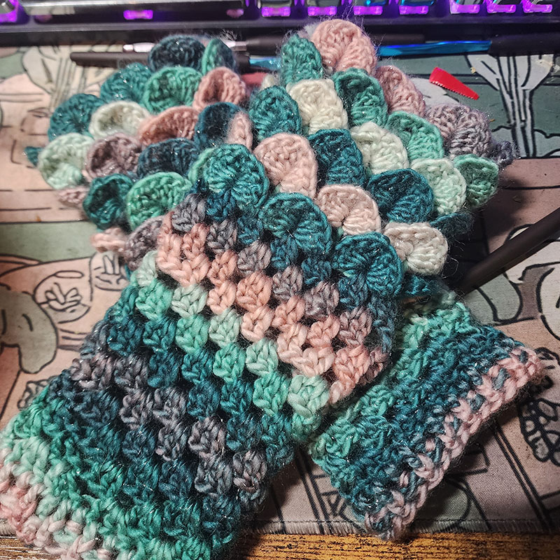Dragon Scale Fingerless Gloves – Pattern by The Yarnivore UK