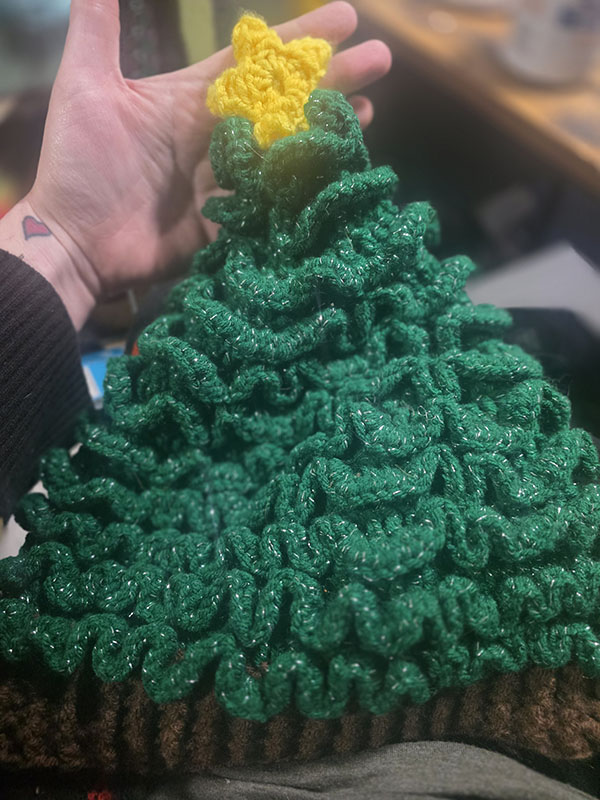 Christmas Tree Hat with Lights – Pattern by TinyCraftyCorner